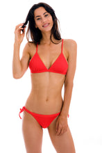 Laden Sie das Bild in den Galerie-Viewer, Model Front: Rio De Sol Bas Bottom Cotele-Tomate Rio
