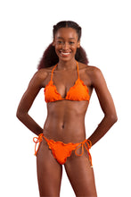 Laden Sie das Bild in den Galerie-Viewer, Model Front: Rio De Sol Bas Bottom Dots-Orange Frufru-Comfy
