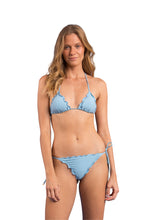 Laden Sie das Bild in den Galerie-Viewer, Model Front: Rio De Sol Bas Bottom Dots-Sky Frufru-Comfy
