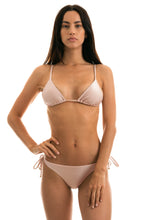 Laden Sie das Bild in den Galerie-Viewer, Model Front: Rio De Sol Bas Bottom Essence Invisible

