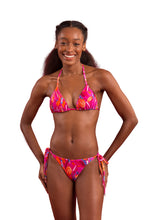 Laden Sie das Bild in den Galerie-Viewer, Model Front: Rio De Sol Bas Bottom Flavors Ibiza-Comfy
