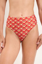 Laden Sie das Bild in den Galerie-Viewer, Gallery: Rio De Sol Bas Bottom Floral-Scales Hotpants
