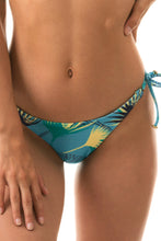 Laden Sie das Bild in den Galerie-Viewer, Gallery: Rio De Sol Bas Bottom Flower Geometric Transp Comfort
