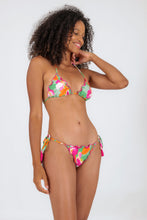 Laden Sie das Bild in den Galerie-Viewer, Model Front: Rio De Sol Bas Bottom Green-Bloom Frufru-Fio
