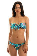 Laden Sie das Bild in den Galerie-Viewer, Model Front: Rio De Sol Bas Bottom Isla Bandeau
