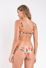 Laden Sie das Bild in den Galerie-Viewer, Model Back: Rio De Sol Bas Bottom Kauai Italy
