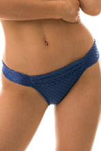 Laden Sie das Bild in den Galerie-Viewer, Gallery: Rio De Sol Bas Bottom Kiwanda Denim Band Comfort
