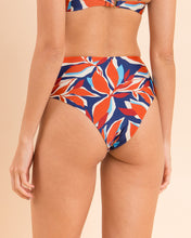 Laden Sie das Bild in den Galerie-Viewer, Image 11: Rio De Sol Bas Bottom Leaves Hotpants

