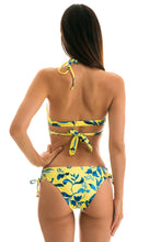Laden Sie das Bild in den Galerie-Viewer, Model Back: Rio De Sol Bas Bottom Lemon Flower Transpassado
