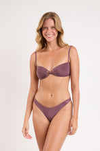 Laden Sie das Bild in den Galerie-Viewer, Model Front: Rio De Sol Bas Bottom Malibu-Ebano Essential-Iris
