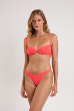 Laden Sie das Bild in den Galerie-Viewer, Model Front: Rio De Sol Bas Bottom Malibu-Folia Essential-Iris
