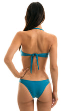 Laden Sie das Bild in den Galerie-Viewer, Model Back: Rio De Sol Bas Bottom Nilo Bandeau

