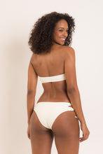 Laden Sie das Bild in den Galerie-Viewer, Model Back: Rio De Sol Bas Bottom Off-White Madrid

