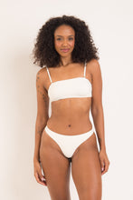 Laden Sie das Bild in den Galerie-Viewer, Model Front: Rio De Sol Bas Bottom Off-White Nice-Fio
