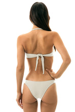 Laden Sie das Bild in den Galerie-Viewer, Model Back: Rio De Sol Bas Bottom Perola Bandeau
