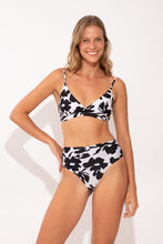 Laden Sie das Bild in den Galerie-Viewer, Image 05: Rio De Sol Bas Bottom Poppy Hotpants
