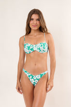 Laden Sie das Bild in den Galerie-Viewer, Model Front: Rio De Sol Bas Bottom Pua-Valley Kai
