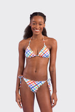 Laden Sie das Bild in den Galerie-Viewer, Model Front: Rio De Sol Bas Bottom Square Frufru-Comfy
