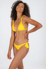 Laden Sie das Bild in den Galerie-Viewer, Model Front: Rio De Sol Bas Bottom Sunflower Italy
