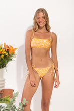 Laden Sie das Bild in den Galerie-Viewer, Model Front: Rio De Sol Bas Bottom Sunny-Forest Ibiza-Comfy
