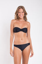 Laden Sie das Bild in den Galerie-Viewer, Model Front: Rio De Sol Bas Bottom Touch-Black Essential-Comfy
