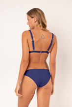 Laden Sie das Bild in den Galerie-Viewer, Model Back: Rio De Sol Bas Bottom Touch-Marinho Essential-Comfy

