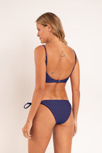 Laden Sie das Bild in den Galerie-Viewer, Model Back: Rio De Sol Bas Bottom Touch-Marinho Ibiza-Comfy
