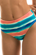 Laden Sie das Bild in den Galerie-Viewer, Gallery: Rio De Sol Bas Bottom Upbeat Reto Hotpant
