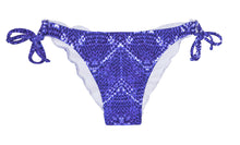 Laden Sie das Bild in den Galerie-Viewer, Product Front: Rio De Sol Bas Calcinha Bluejean Ripple
