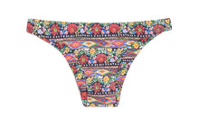 Laden Sie das Bild in den Galerie-Viewer, Product Front: Rio De Sol Bas Calcinha Folk Strappy
