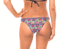 Laden Sie das Bild in den Galerie-Viewer, Model Back: Rio De Sol Bas Calcinha Folk Strappy
