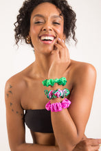 Laden Sie das Bild in den Galerie-Viewer, Image 04: Rio De Sol Chouchou Dots-Energy Scrunchie

