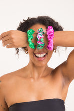 Laden Sie das Bild in den Galerie-Viewer, Image 05: Rio De Sol Chouchou Dots-Energy Scrunchie

