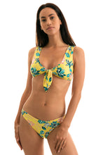 Laden Sie das Bild in den Galerie-Viewer, Model Front: Rio De Sol Ensemble Florescer Highleg
