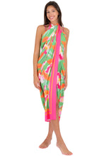 Laden Sie das Bild in den Galerie-Viewer, Model Front: Rio De Sol Pareo Green Bloom Canga
