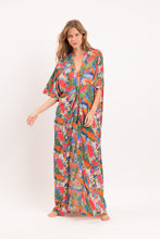 Laden Sie das Bild in den Galerie-Viewer, Model Front: Rio De Sol Vêtement De Plage Jungle Long Dress
