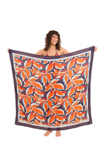 Laden Sie das Bild in den Galerie-Viewer, Model Front: Rio De Sol Pareo Leaves Canga
