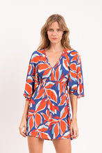 Laden Sie das Bild in den Galerie-Viewer, Model Front: Rio De Sol Vêtement De Plage Leaves Mini Dress
