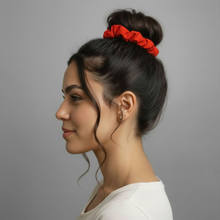 Laden Sie das Bild in den Galerie-Viewer, Image 03: Rio De Sol Chouchou Rouge Scrunchie
