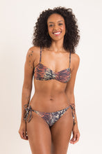 Laden Sie das Bild in den Galerie-Viewer, Model Front: Rio De Sol Ensemble Set Cobra Twist Ibiza-Comfy
