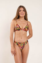Laden Sie das Bild in den Galerie-Viewer, Model Front: Rio De Sol Ensemble Set Fiore Tri-Fixo Nice-Fio
