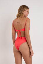 Laden Sie das Bild in den Galerie-Viewer, Model Back: Rio De Sol Ensemble Set Malibu-Folia Bandeau-Iris Highwaist-Spin-Iris
