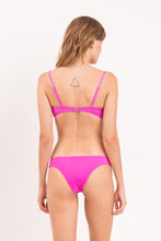 Laden Sie das Bild in den Galerie-Viewer, Model Back: Rio De Sol Ensemble Set Malibu-Rosa Bandeau-Duo Essential
