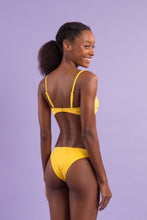 Laden Sie das Bild in den Galerie-Viewer, Image 11: Rio De Sol Ensemble Set Malibu-Yellow Bandeau-Duo Essential
