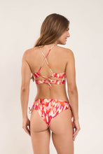 Laden Sie das Bild in den Galerie-Viewer, Model Back: Rio De Sol Ensemble Set Mirage Camille Madrid
