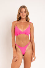 Laden Sie das Bild in den Galerie-Viewer, Model Front: Rio De Sol Ensemble Set Mtx-Ultrapink Paola Kiara
