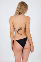 Laden Sie das Bild in den Galerie-Viewer, Model Back: Rio De Sol Ensemble Set Nero Tri-Inv Lacinho
