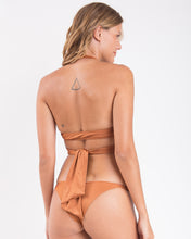 Laden Sie das Bild in den Galerie-Viewer, Image 05: Rio De Sol Ensemble Set Nocciola Dune Cheeky-Fixa
