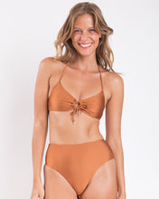 Laden Sie das Bild in den Galerie-Viewer, Gallery: Rio De Sol Ensemble Set Nocciola Mila Hotpants
