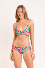 Laden Sie das Bild in den Galerie-Viewer, Model Front: Rio De Sol Ensemble Set Parrots Kate Madrid

